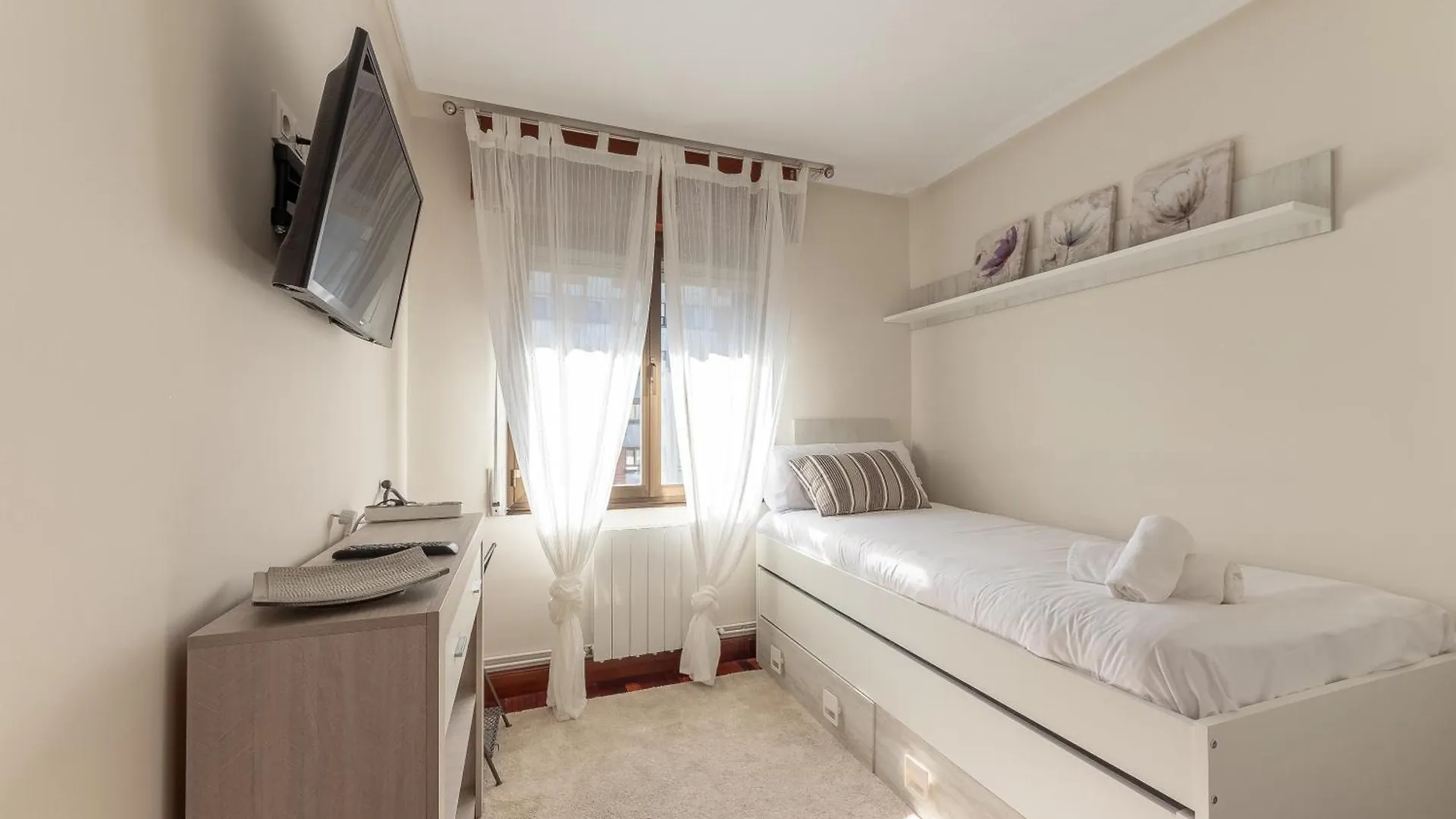 Gran Bilbao XVI With Parking By Aston Rentals Barakaldo Spain