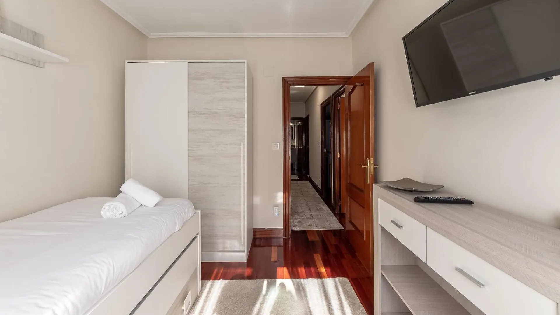Gran Bilbao XVI With Parking By Aston Rentals Barakaldo Apartment